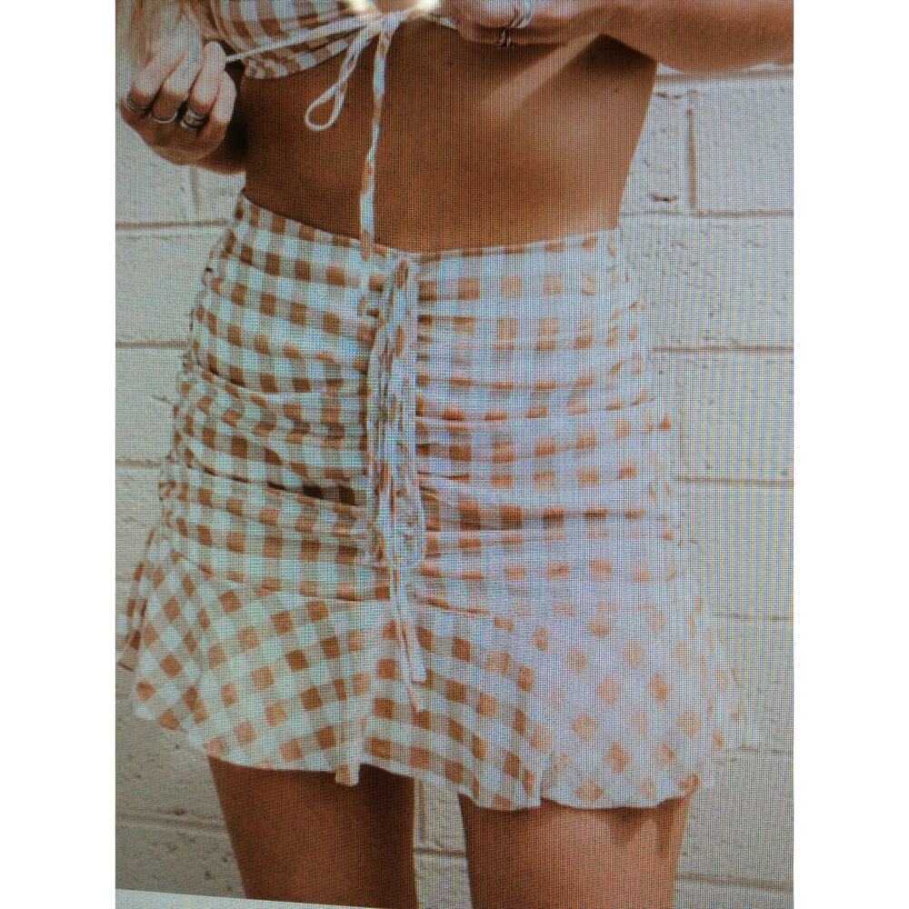 NWT Le Lis Small white and tan miniskirt